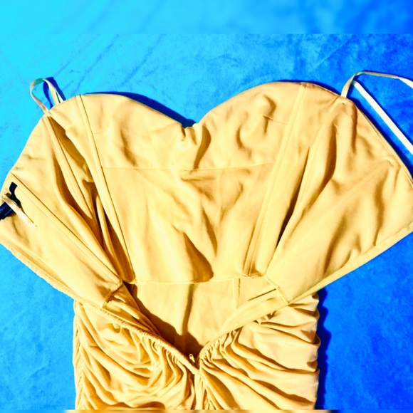 BCBG MaxAzria lemon chiffon ruched dress - Picture 5 of 10